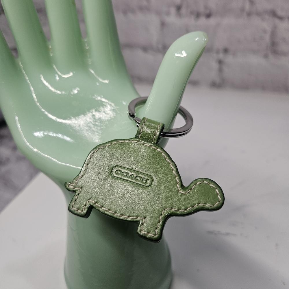 Rare Coach Leather Turtle Keyring - Picture 3 of 3